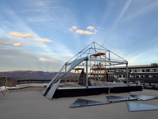 Rhombic pyramid event stage structure in the mountains 1